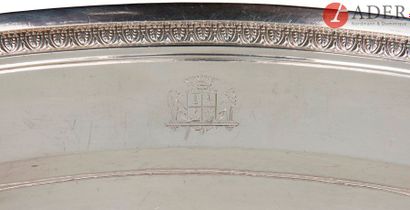 null PARIS, 1798 - 1809 
Beau plat de présentation de forme ovale en argent mouluré...