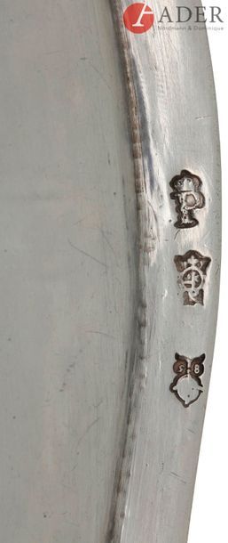 null DIJON, 1785
Plat à pigeon en argent de forme ovale mouluré de filets, gravé...