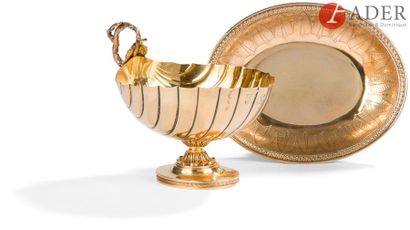 null PARIS, 1809 - 1818
Saucière en vermeil et son dormant non adhérent de forme...