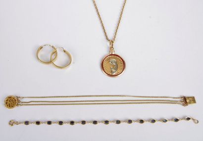 null Lot de bijoux en or 18K (750) comprenant: une chaîne retenant une médaille de...