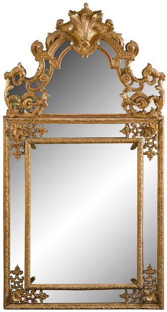 null Miroir en bois doré à décor ajouré de feuillages, palmettes et coquilles ; (glaces...