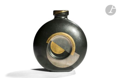 null JEAN LUCE (1895-1964) - MEMBRE DE L’UAM
Orphisme, circa 1930
Vase lenticulaire...