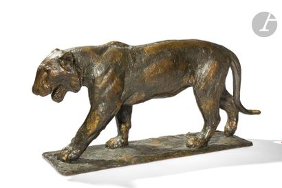 null ROGER GODCHAUX (1878-1958)
Tigresse marchant, épreuve n° 6/10 réalisée en 1931
Sculpture.
Épreuve...