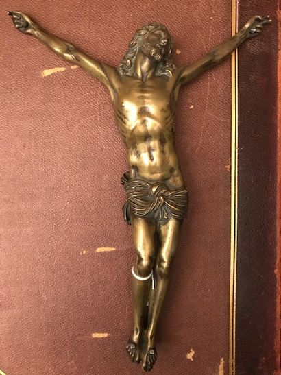 null Ecole moderne, dans le goût du XVIIème siècle Christ en croix Bronze à patine...