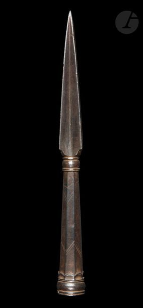null Fer de lance en acier, Inde du nord, XVIIe - XVIIIe siècle
Lame à quatre arêtes...