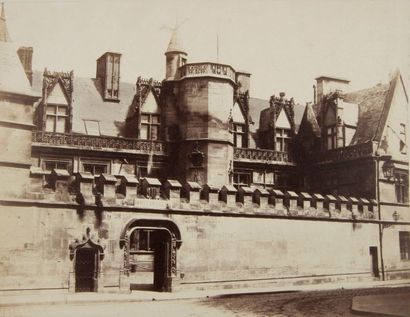 null Édouard Baldus (1813-1889) 

Paris, c. 1858. 

Hôtel de Cluny. La Marseillaise...