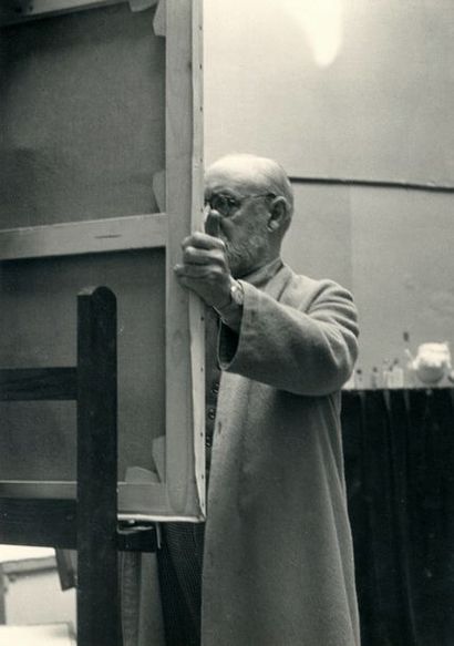 null Photographe non identifié

Henri Matisse dans son atelier, 1939. 

Épreuve argentique...
