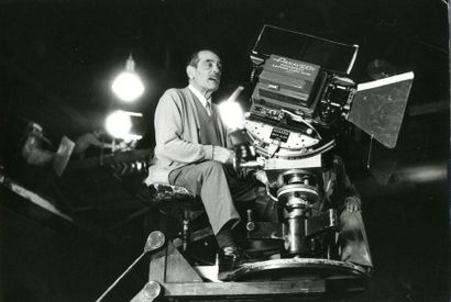 null Photographe non identifié 

Luis Bunuel lors du tournage du film Le fantôme...