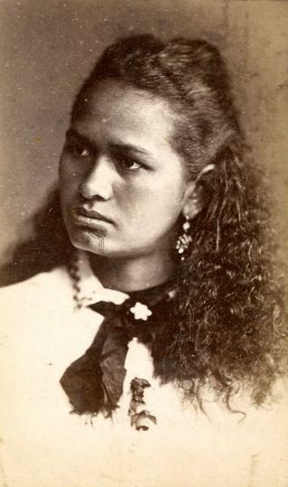 null Elizabeth Pulman (1836-1900)

Nouvelle Zélande, c. 1870.

Maoris. 

Deux (2)...