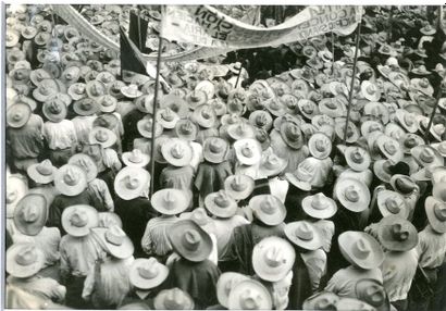 null Photographe non identifié 

Mexique, c. 1940 

Manifestation. 

Épreuve argentique...