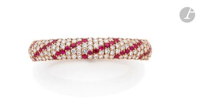 null BOUCHERON. Bracelet souple en or 18K (750), entièrement serti de lignes de diamants...