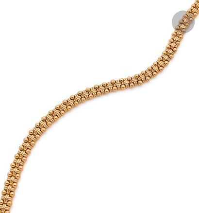 null BOUCHERON. Collier en or 18K (750), articulé de maillons croisés alternés de...