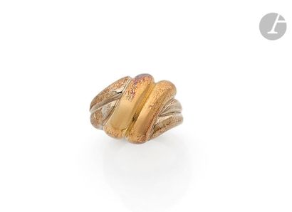 null HERMÈS. Bague godronnée en argent et en or 18K (750). Signée. Tour de doigt...