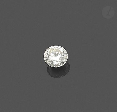 null Diamant demi-taille pesant 3,33 cts sur papier.
