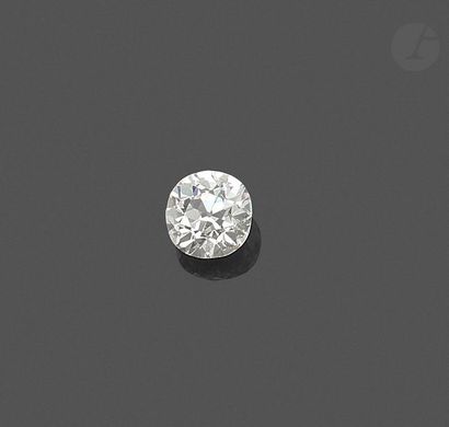 null Diamant coussin de taille ancienne sur papier pesant 6,44 cts.