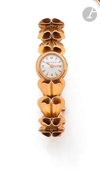 null JAEGER-LE-COULTRE. Montre de dame en or 18K (750), cadran rond, bracelet articulé...