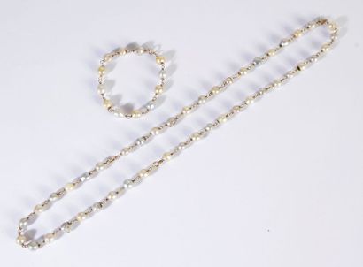 null Collier et bracelet de perles de culture baroques EN OR 14K (585). Poids brut :...