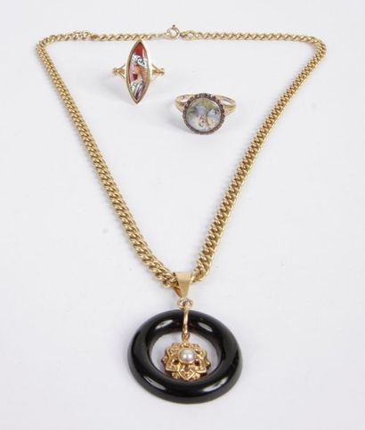 null Lot de bijoux en or 18K (750) comprenant: un collier orné d'un pendentif, une...