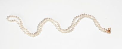 null Long collier de perles de culture, fermoir olive en or 18K (750). Poids brut...