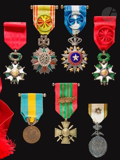 null FRANCE ET COLONIES
Ensemble de neuf médailles : 
- Officier de la Légion d’honneur...