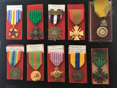 null FRANCE 
Ensemble de dix médailles : Médaille militaire IIIe République (éclats)...