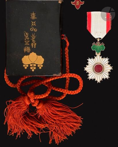 null JAPON
ORDRE DU SOLEIL LEVANT, créé en 1875. 
Étoile de 5e classe.
Vermeil, émail,...
