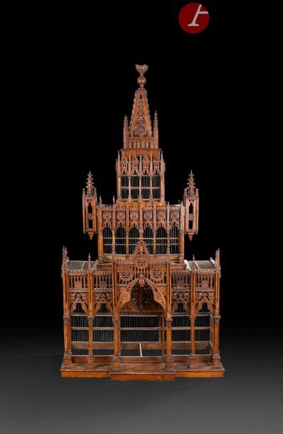 null Monumentale cage à oiseau en chêne figurant une cathédrale gothique, à décor...