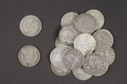 null 32 pièces de 5 Francs en argent :
- 22 pièces. Type Bonaparte Napoléon roi d'Italie...