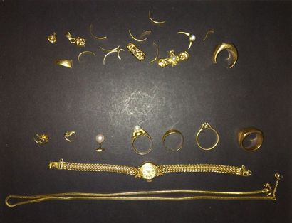 null Lot de bijoux (montre de femme, chaine, bagues, boucles d'oreilles) et bris...