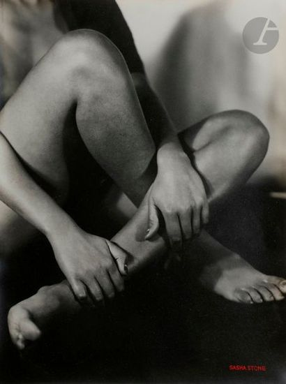 null Sasha Stone (1895-1940)
Nu de la série Femmes, c. 1932. 
Épreuve argentique...