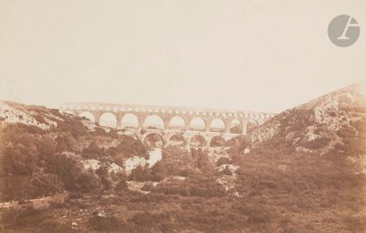 null Édouard Baldus (1813-1889)
Pont du Gard, 1853. 
Épreuve sur papier salé, d’après...