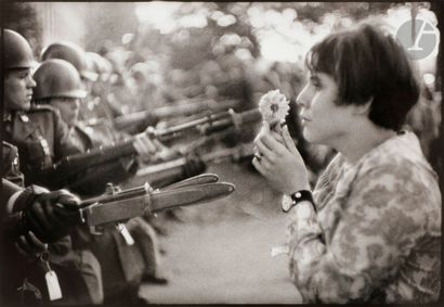 null Marc Riboud (1923-2016) 
Jan Rose Kasmir et sa fleur, devant le Pentagone lors...