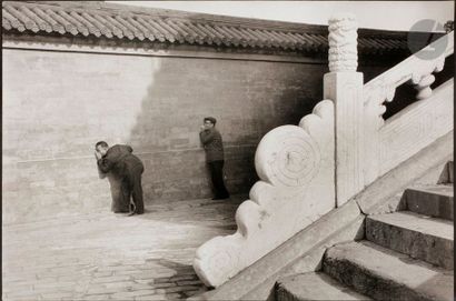 null Marc Riboud (1923-2016) 
Pékin, 1983. 
Jeu d’échos au temple du Ciel.
Épreuve...