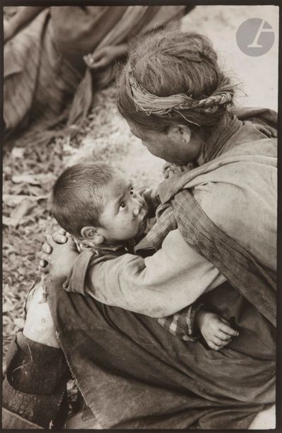 null Larry Burrows (1926-1971)
Guerre sino-indienne, 1962.
Mère et son enfant. 
Épreuve...