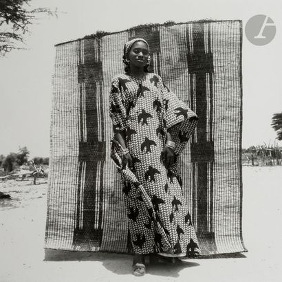 null Oumar Ly (1943-2016)
Sans titre [Portraits de brousse. Sénégalaise]. 
Épreuve...