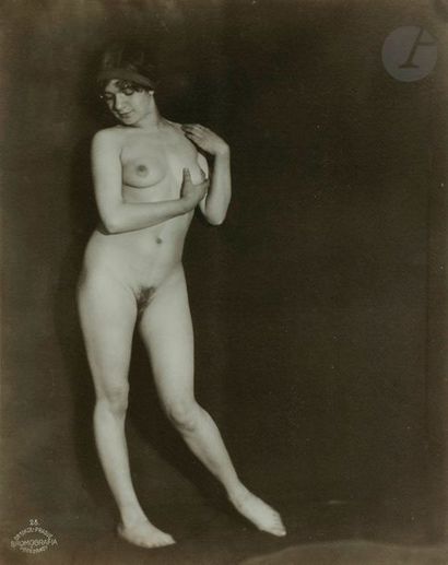 null Frantisek Drtikol (1883-1961)
Nu féminin, c. 1925. 
Épreuve argentique d’époque...