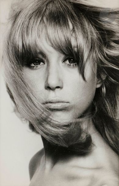 null David Bailey (1938)
Patti Boyd, Model wife for a beatle, Juin, 1964. 
Épreuve...