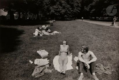 null Garry Winogrand (1928-1984)
Série Women are beautiful, c. 1961-1971. 
Central...