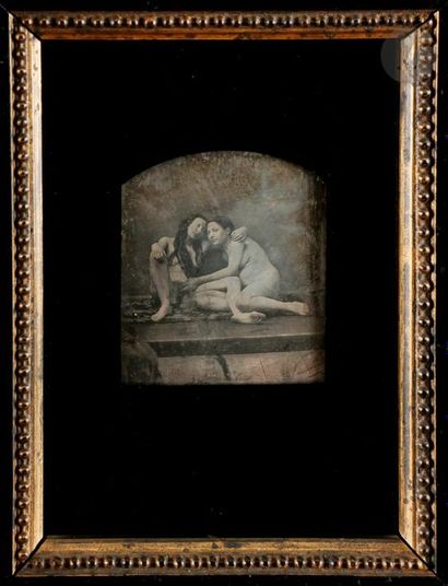 null Félix Moulin (attribué à)
Deux femmes interdites, c. 1851.
Daguerréotype, 1...