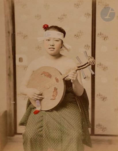 null Kusakabe Kimbei (1841-1934) et divers
Japon, c. 1880. 
Musiciennes. Jeune fille...