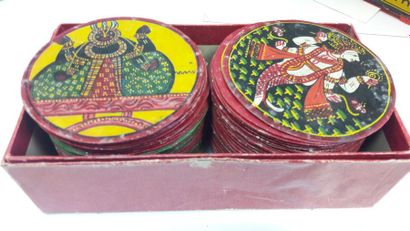 null Desavataru g. Bishnupur, c.1980 ; 119/120 cartes ; diam. 110 mm ; peinture sur...