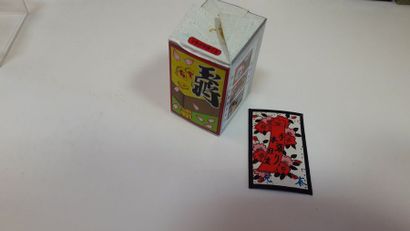 null Quatre jeux japonais traditionnels dans leurs boîtes : Kabu fuda, Irinokichi,...