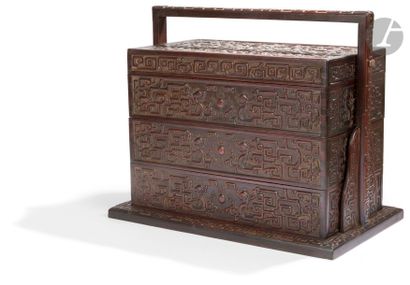 null CHINE
Importante boîte rectangulaire à trois compartiments en bois sculpté en...