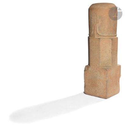null CAMBODGE - Période khmère, 
XIIe / XIIIe siècle
Important lingam en grès sculpté...