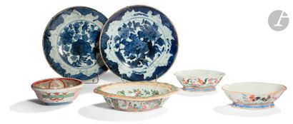 null CHINE, Canton - XIXe / XXe siècle
Ensemble en porcelaine comprenant une paire...