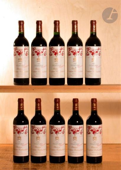 null 10 B CHÂTEAU MOUTON ROTHSCHILD (e.l.s. dont 1 légèrement plissée et 1 e.l.a.),...