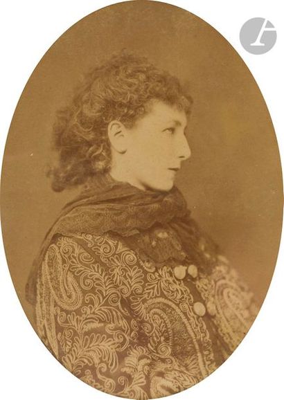 null BERNHARDT (Sarah).
2 photographies de l’actrice Sarah Bernhardt, épreuves sur...