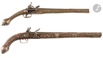 null Long pistolet à silex des Balkans. 
Canon rond, en damas, décoré et poinçonné...