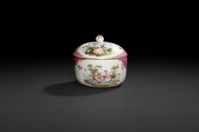 null Meissen

Pot à sucre recouvert en porcelaine à décor de couples galants sur...