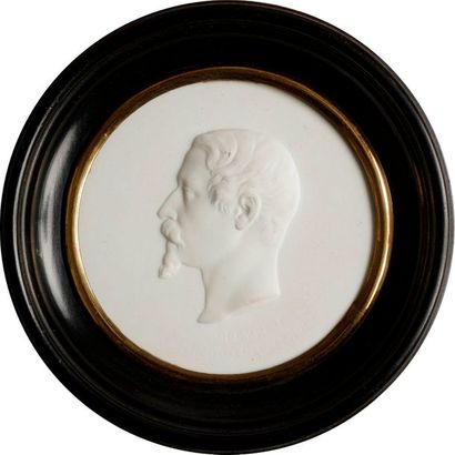 null Portraits de Napoléon Ier empereur lauré, et de Napoléon III, en buste de profil...